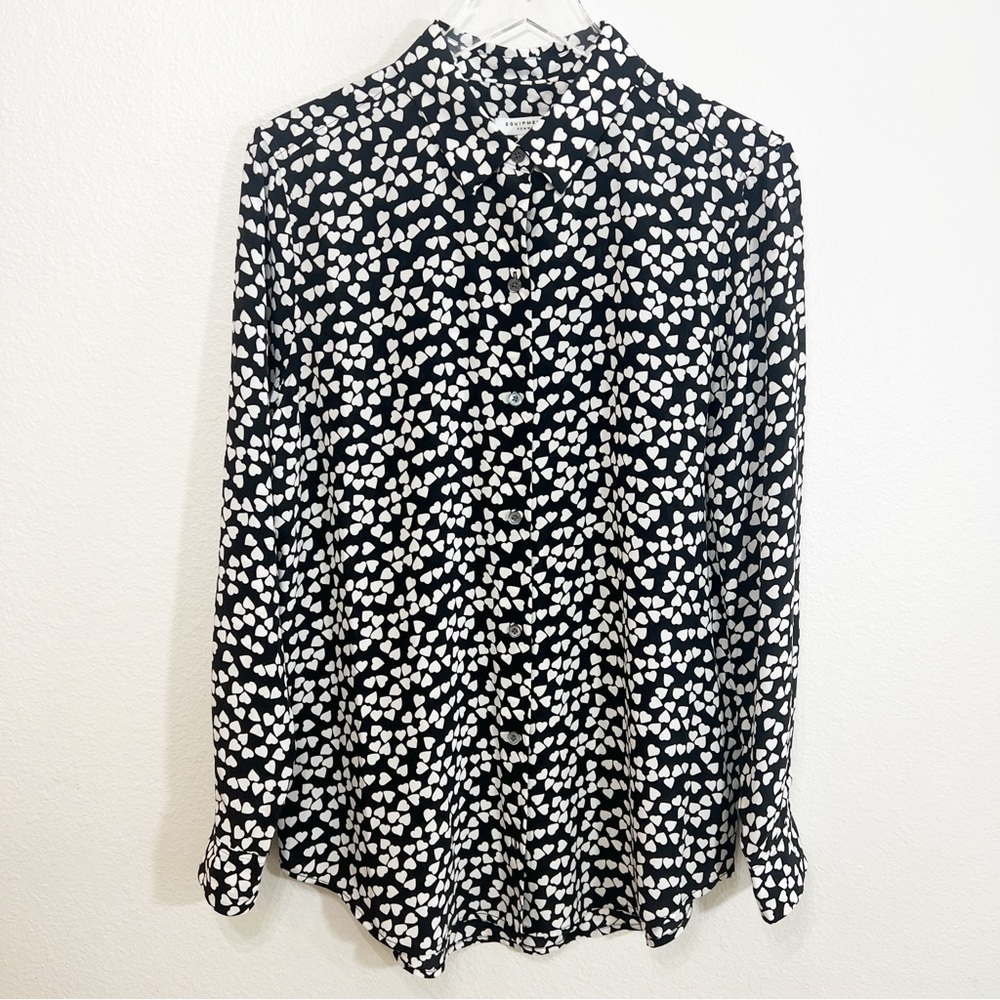 EQUIPMENT Essential Silk Heart-Print button down blouse black and white